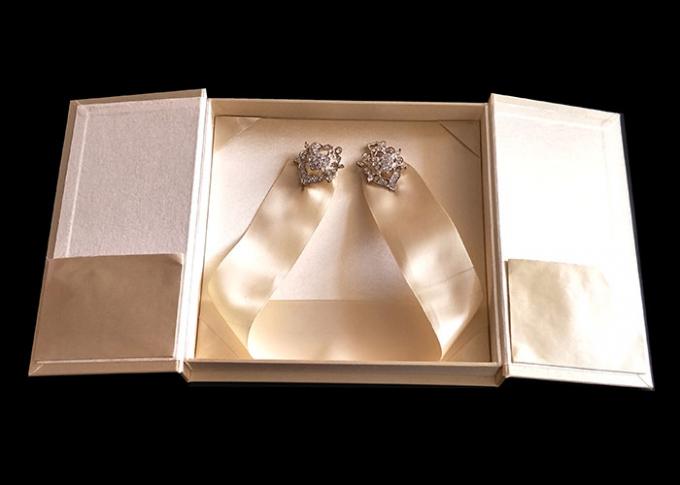 Goldene Hochzeits-Geschenk-Verpackungs-Buch-geformter Kasten mit Band Klima-ODM