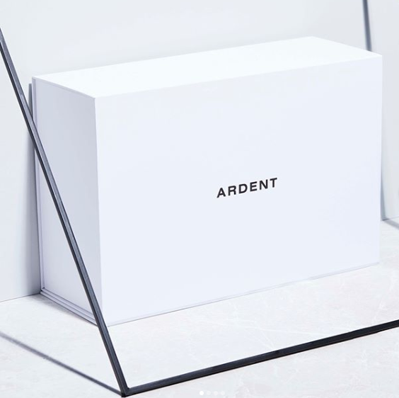 Weißer strukturierter Luxusdeckel und niedrige Kasten-schwarzer Rand gedruckt für das Schuh-Verpacken