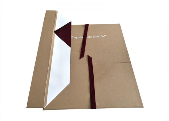 Faltende Kraftpapier-Geschenkbox-Samt-Band-Schließung für das Hochzeits-Kleiderverpacken