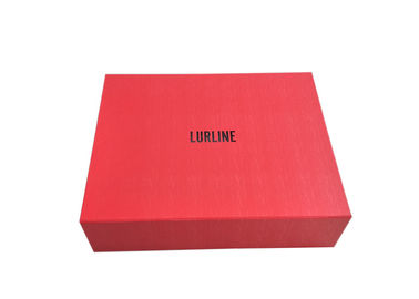 China Rote magnetische faltbare Geschenkbox-heißes Folien-Schwarz-Logo für das Kleidungs-Verpacken usine