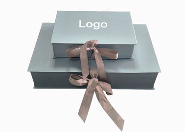 China Metallische prägeartiges Logo Farbe-Papercraft Geschenkbox für das Baby-Kleidungs-Verpacken usine