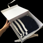 Band-Logo kundengebundene weiße faltende Papiergeschenkbox für das Kleidungs-Verpacken fournisseur