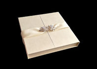Goldene Hochzeits-Geschenk-Verpackungs-Buch-geformter Kasten mit Band Klima-ODM fournisseur