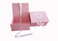 Rosa Pappkosmetik, die faltbare Geschenkbox-Band-Schließung für Hautpflege verpackt fournisseur