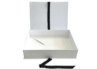 Weißer flacher faltender Band-magnetische Schließungs-Geschenkbox-einfacher Transport für das Kleiderverpacken fournisseur