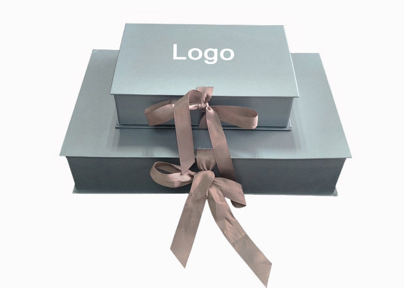Metallische prägeartiges Logo Farbe-Papercraft Geschenkbox für das Baby-Kleidungs-Verpacken fournisseur