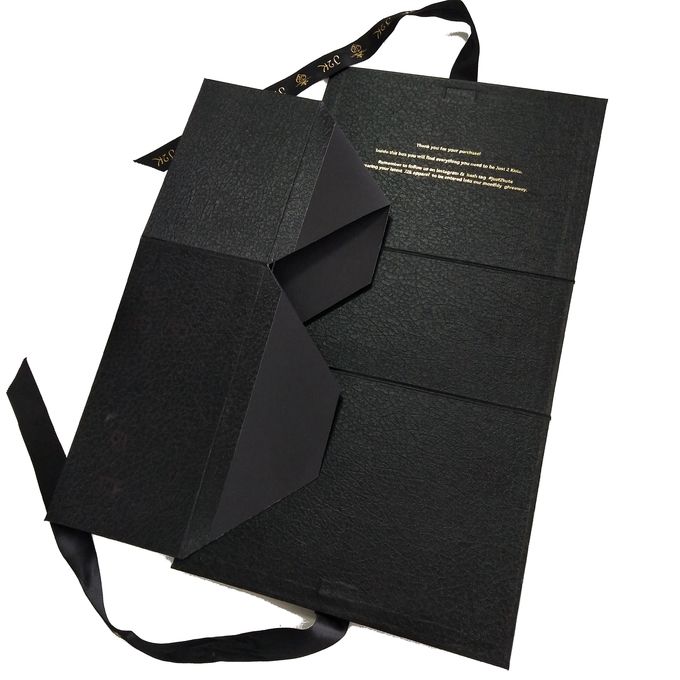Dekorativer Entwurfs-faltende Geschenkbox-Schwarzbuch-Form mit schönem Band