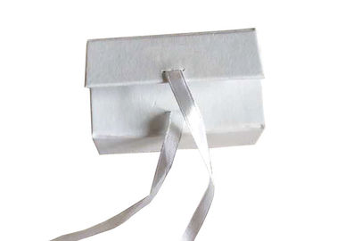 China Leichte Schmuck-Papier-Geschenkbox-Verpackungs-Halskette mit heißem stempelndem Logo usine